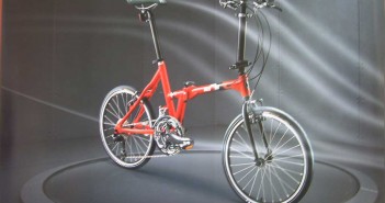 海報設計:賽車靈魂